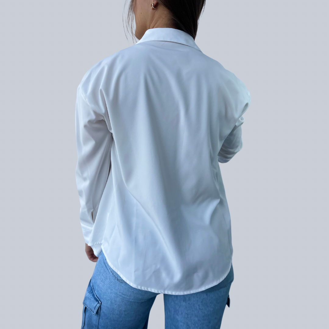 Camisa beige manga larga con cuello camisero