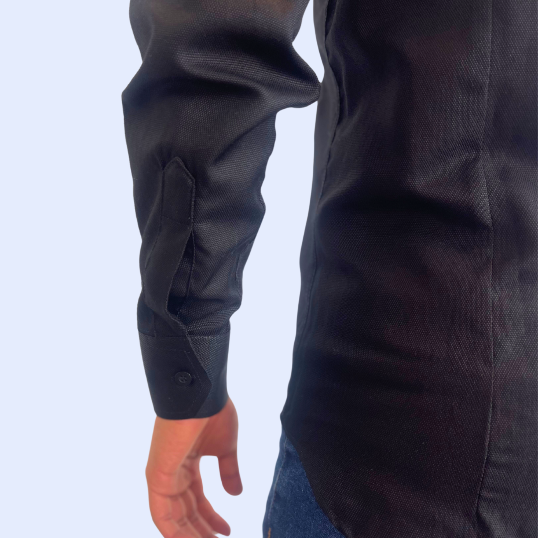Camisa manga larga negra con cuello sport collar